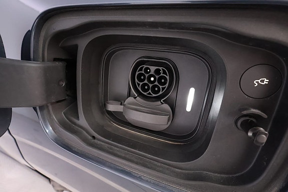 Volvo EX90 17 of 28