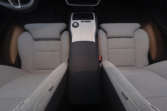 Volvo EX90 9 of 28