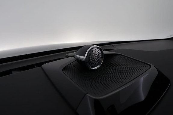 Volvo EX90 13 of 28