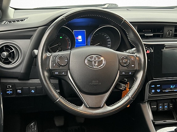 Toyota Auris 11 of 26