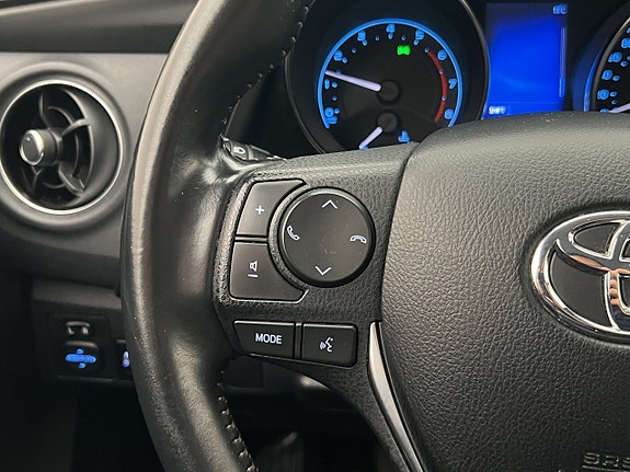 Toyota Auris 13 of 26