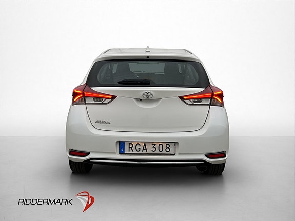 Toyota Auris 7 of 26