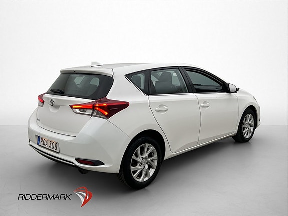 Toyota Auris 8 of 26