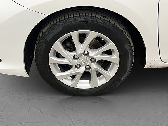 Toyota Auris 23 of 26