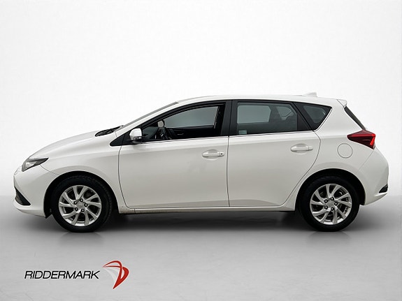 Toyota Auris 5 of 26