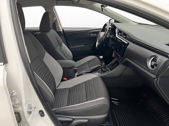 Toyota Auris 19 of 26