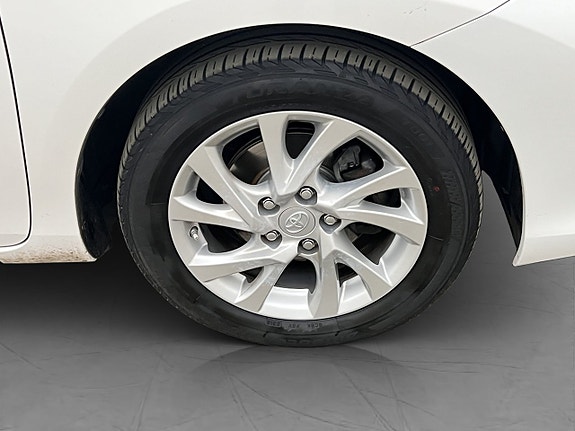 Toyota Auris 26 of 26