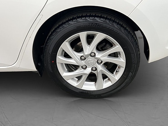 Toyota Auris 24 of 26