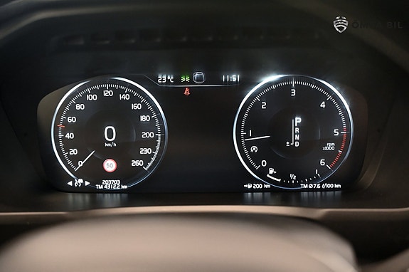 Volvo XC90 14 of 21