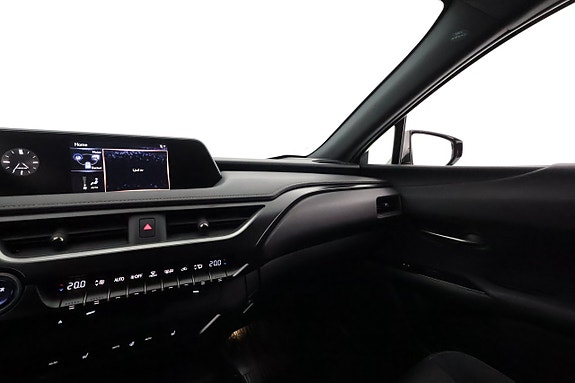 Lexus UX250h 17 of 24