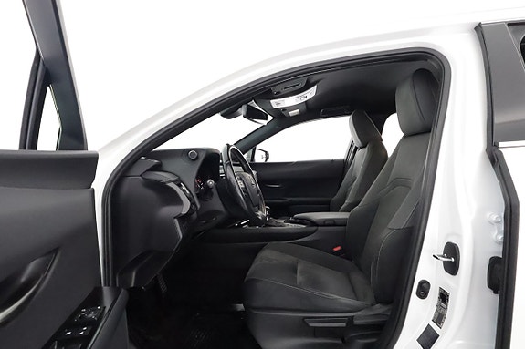 Lexus UX250h 10 of 24
