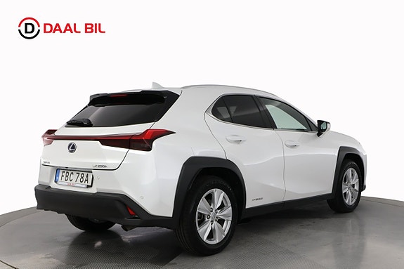 Lexus UX250h 6 of 24
