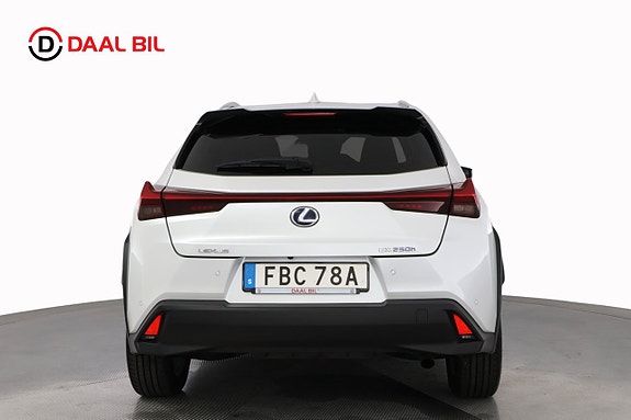 Lexus UX250h 7 of 24