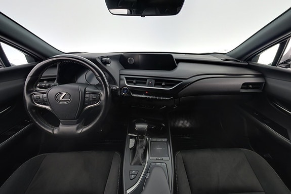 Lexus UX250h 12 of 24