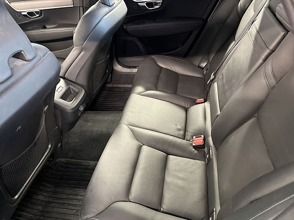 Volvo V90 Cross Country 8 of 12
