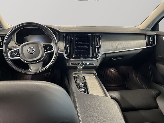 Volvo V90 Cross Country 9 of 12