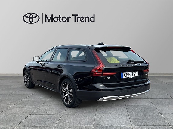 Volvo V90 Cross Country 2 of 5