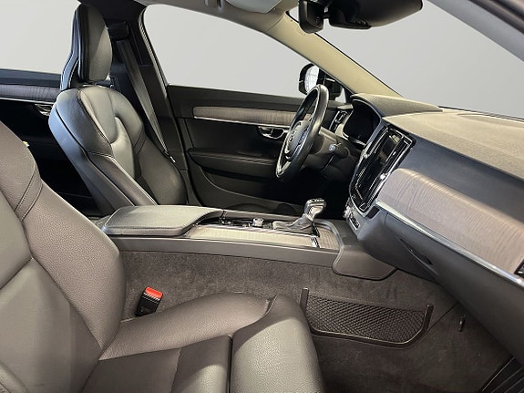 Volvo V90 Cross Country 7 of 12