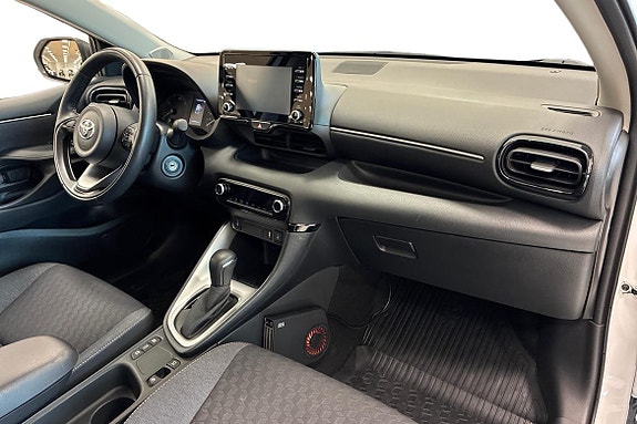 Toyota Yaris 6 of 18