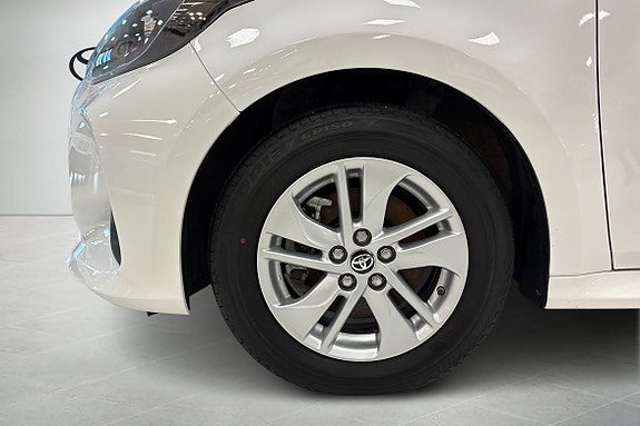 Toyota Yaris 15 of 18