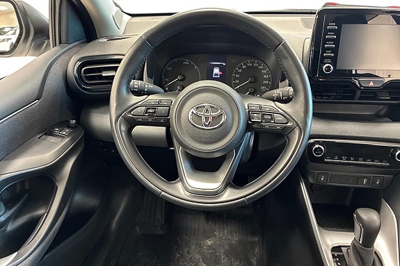 Toyota Yaris 9 of 18