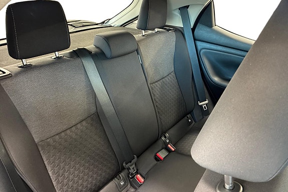 Toyota Yaris 11 of 18