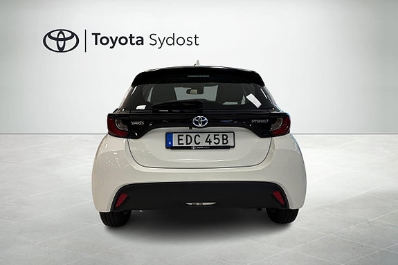 Toyota Yaris 4 of 5