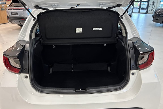 Toyota Yaris 10 of 18