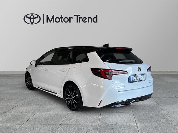 Toyota Corolla 4 of 5