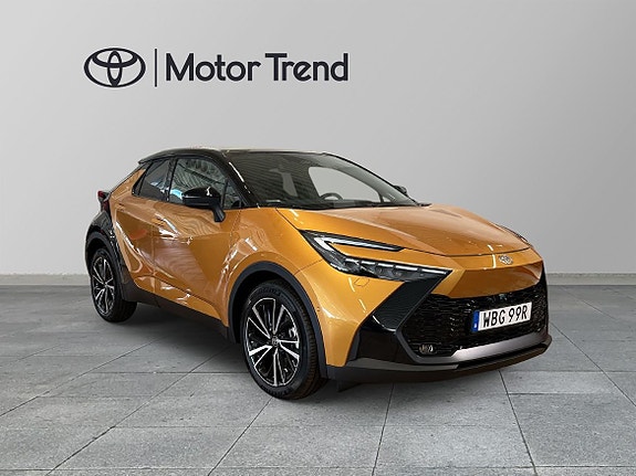 Toyota C-HR 3 of 5
