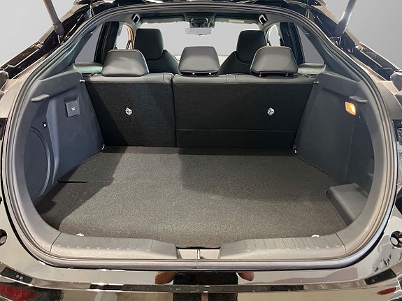 Toyota C-HR 4 of 5