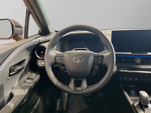 Toyota C-HR 2 of 5