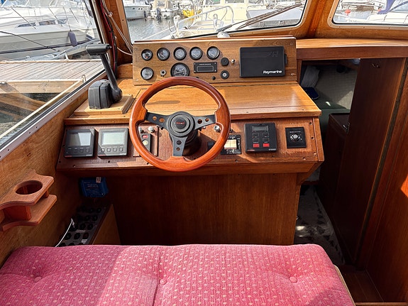Oxelö 30 med Volvo Penta KAD42 7 of 16
