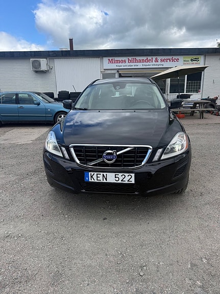 Volvo XC60 2 of 9