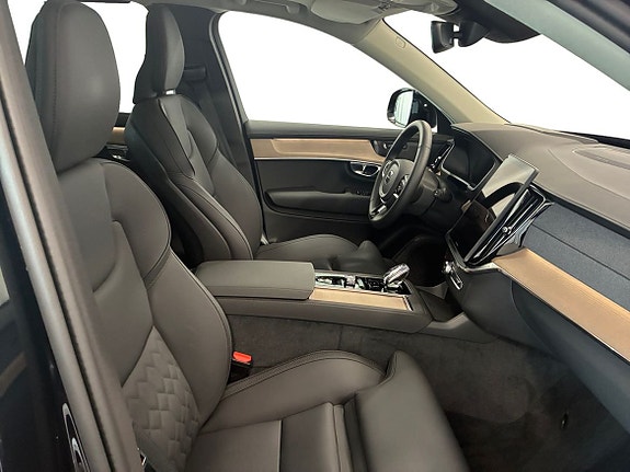 Volvo XC90 10 of 13