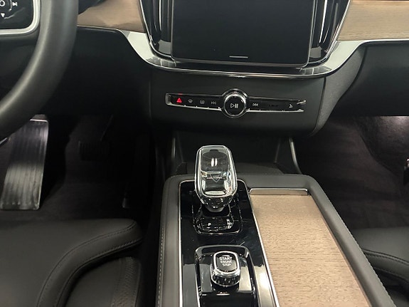 Volvo XC90 8 of 13