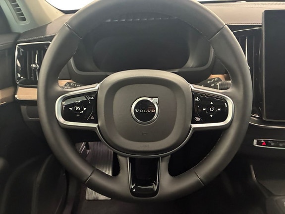 Volvo XC90 6 of 13
