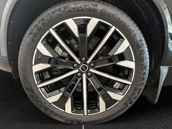 Volvo XC90 13 of 13