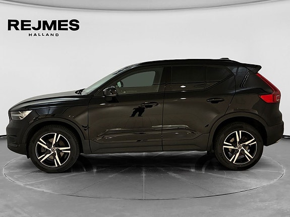 Volvo XC40 3 of 5