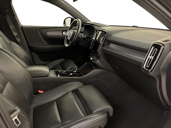 Volvo XC40 4 of 5