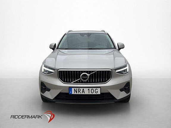 Volvo XC40 2 of 5
