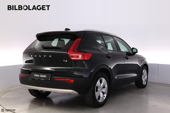 Volvo XC40 3 of 5