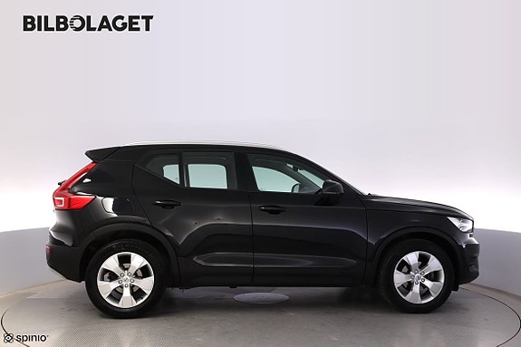 Volvo XC40 2 of 5