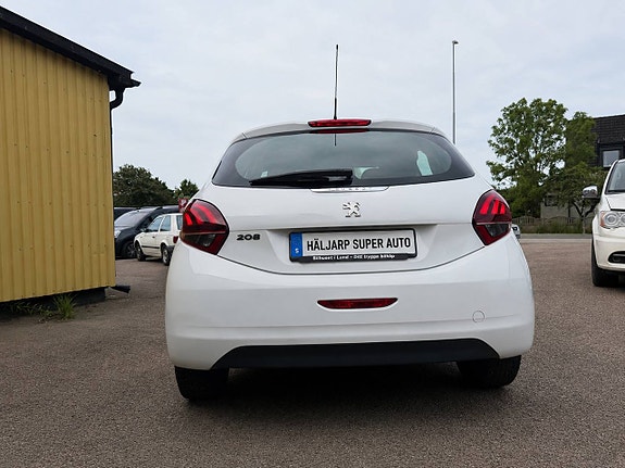 Peugeot 208 4 of 5
