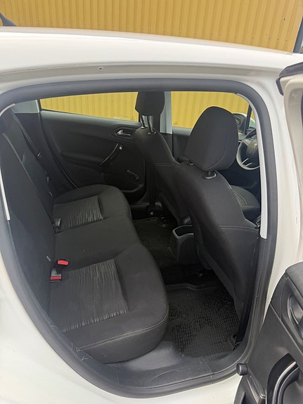 Peugeot 208 5 of 5