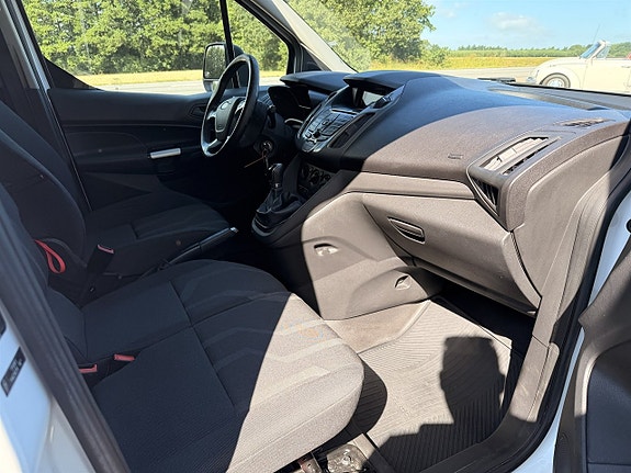 Ford Transit Connect 6 of 9