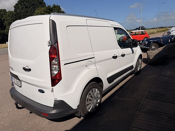 Ford Transit Connect 4 of 5