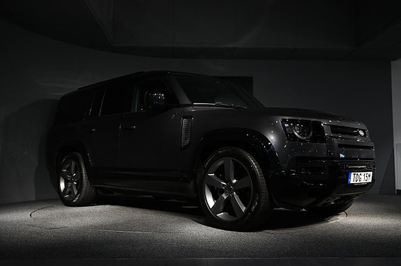 Land Rover Defender 130 8 of 22