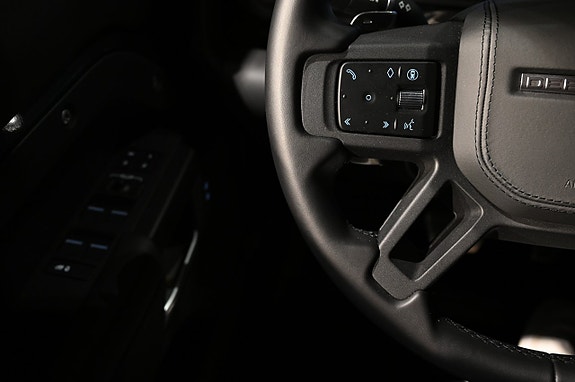 Land Rover Defender 130 14 of 22
