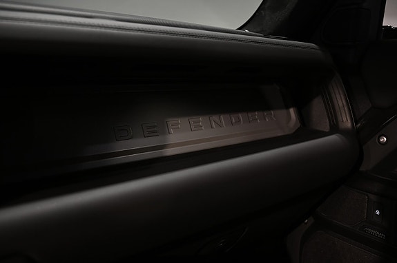 Land Rover Defender 130 19 of 22